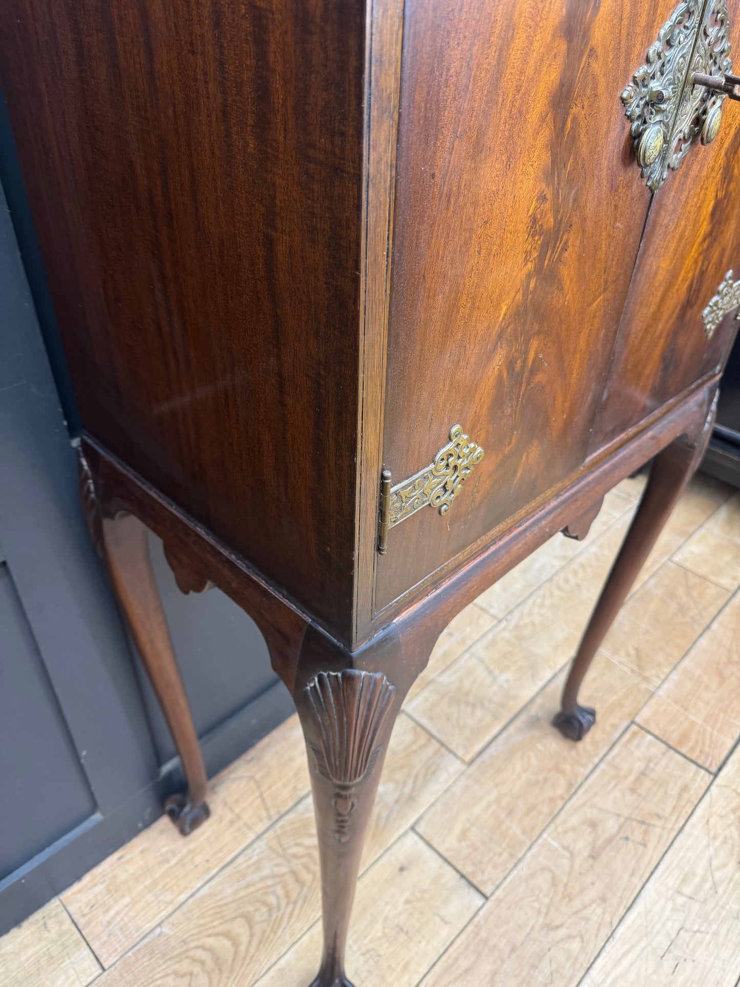 Vintage Cocktail Cabinet / Drinks Cabinet / Drinks Cupboard / Storage