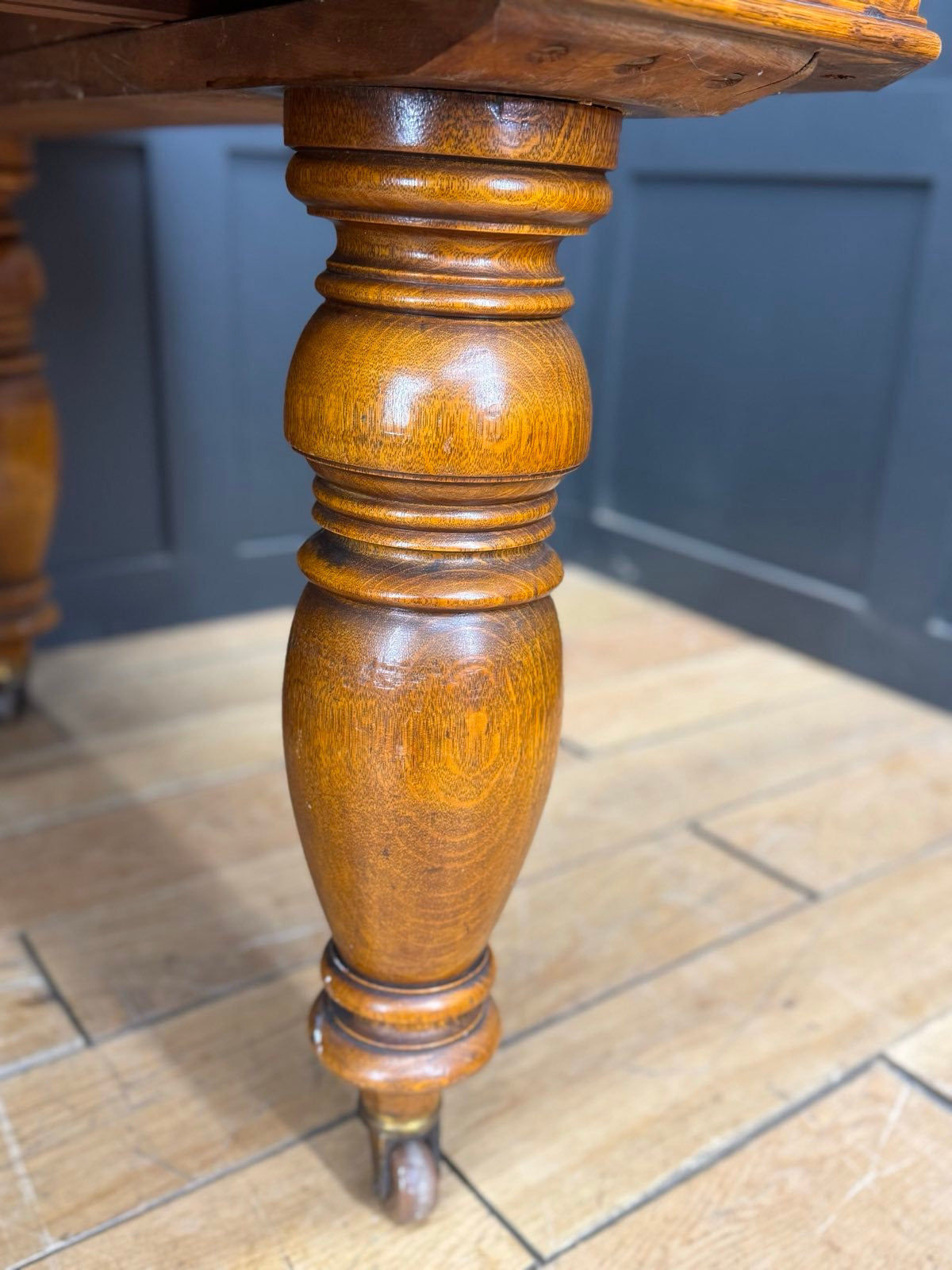 Antique Extending Oak Dining Table / Wind Out Edwardian Kitchen Table