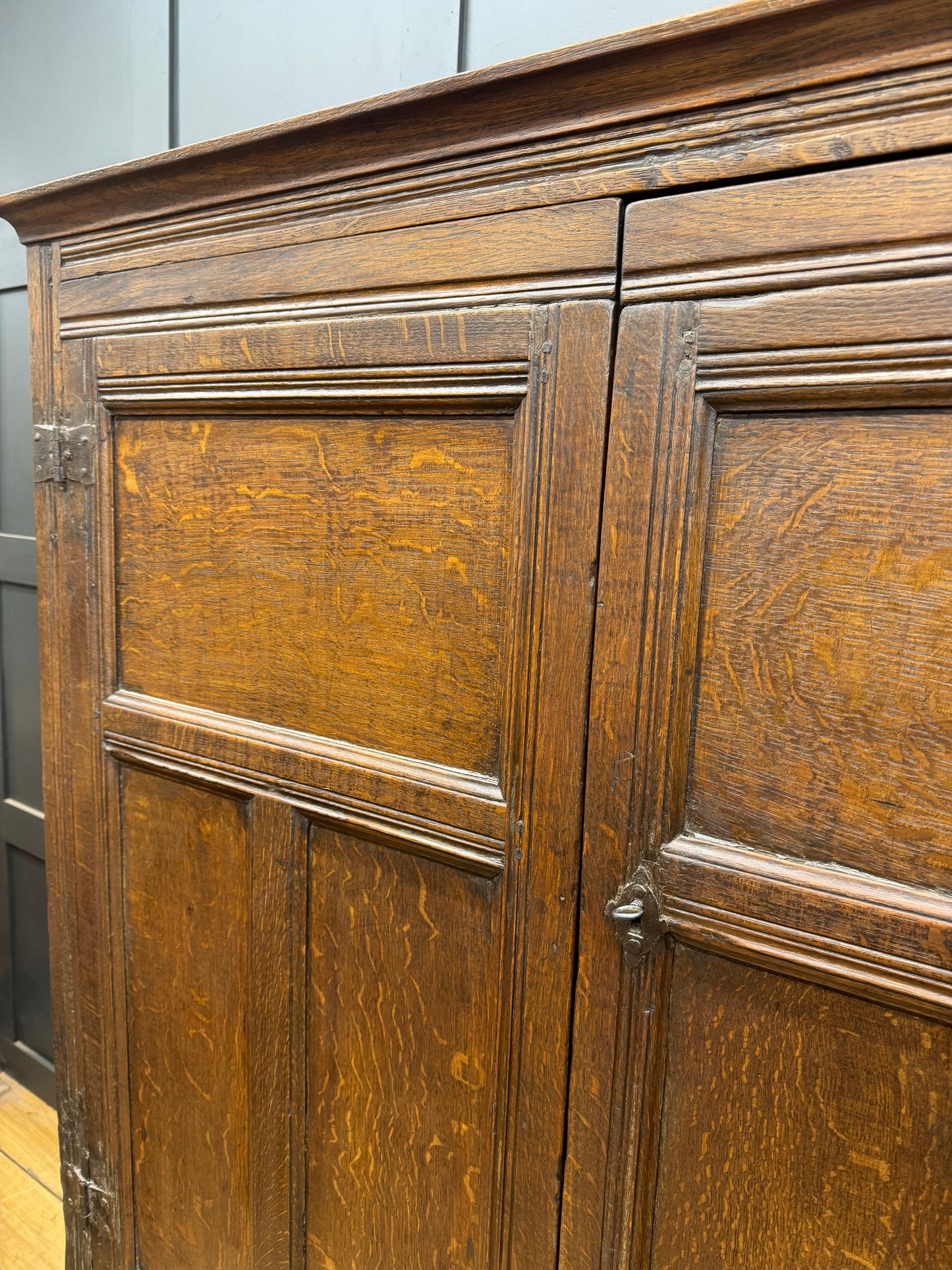 Large Antique Oak Linen Press Cupboard Wardrobe / 18th.C Hall Cupboard Cabinet