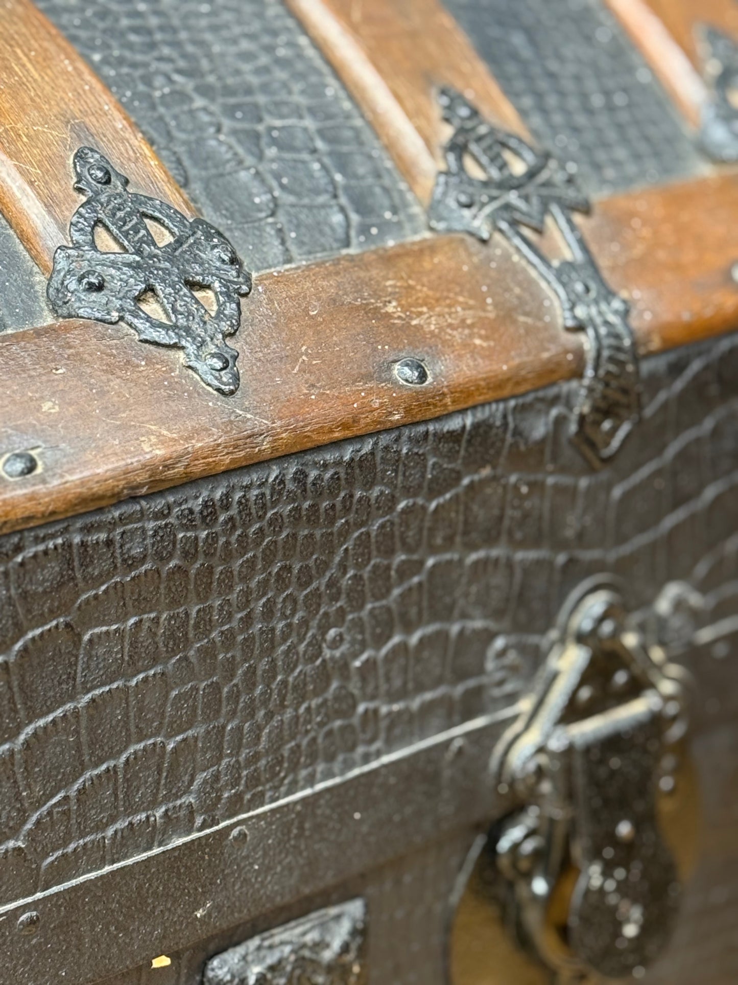 Antique Chest Trunk / Travelling Chest /Domed Top  / Blanket Box / Sideboard