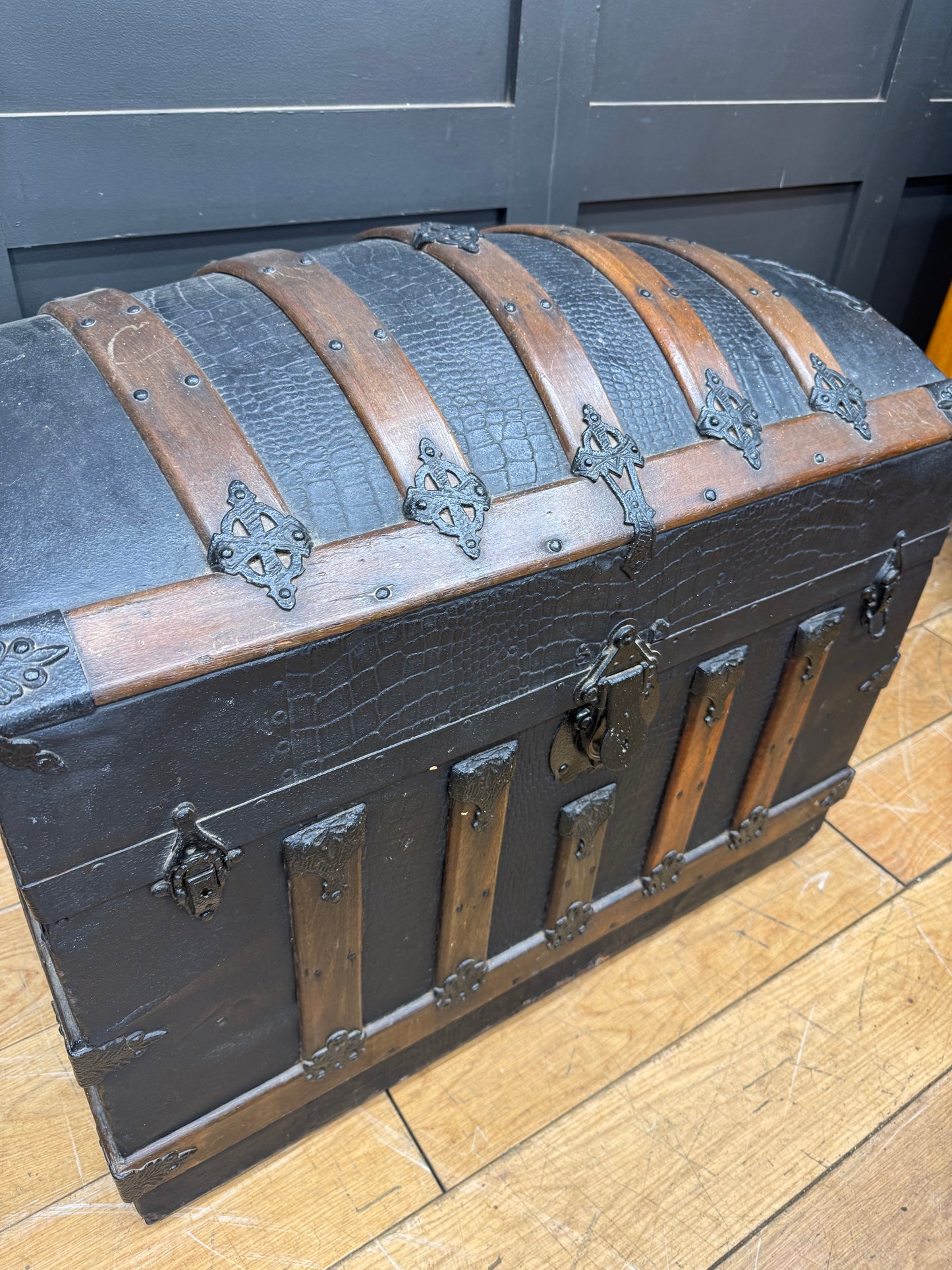 Antique Chest Trunk / Travelling Chest /Domed Top  / Blanket Box / Sideboard