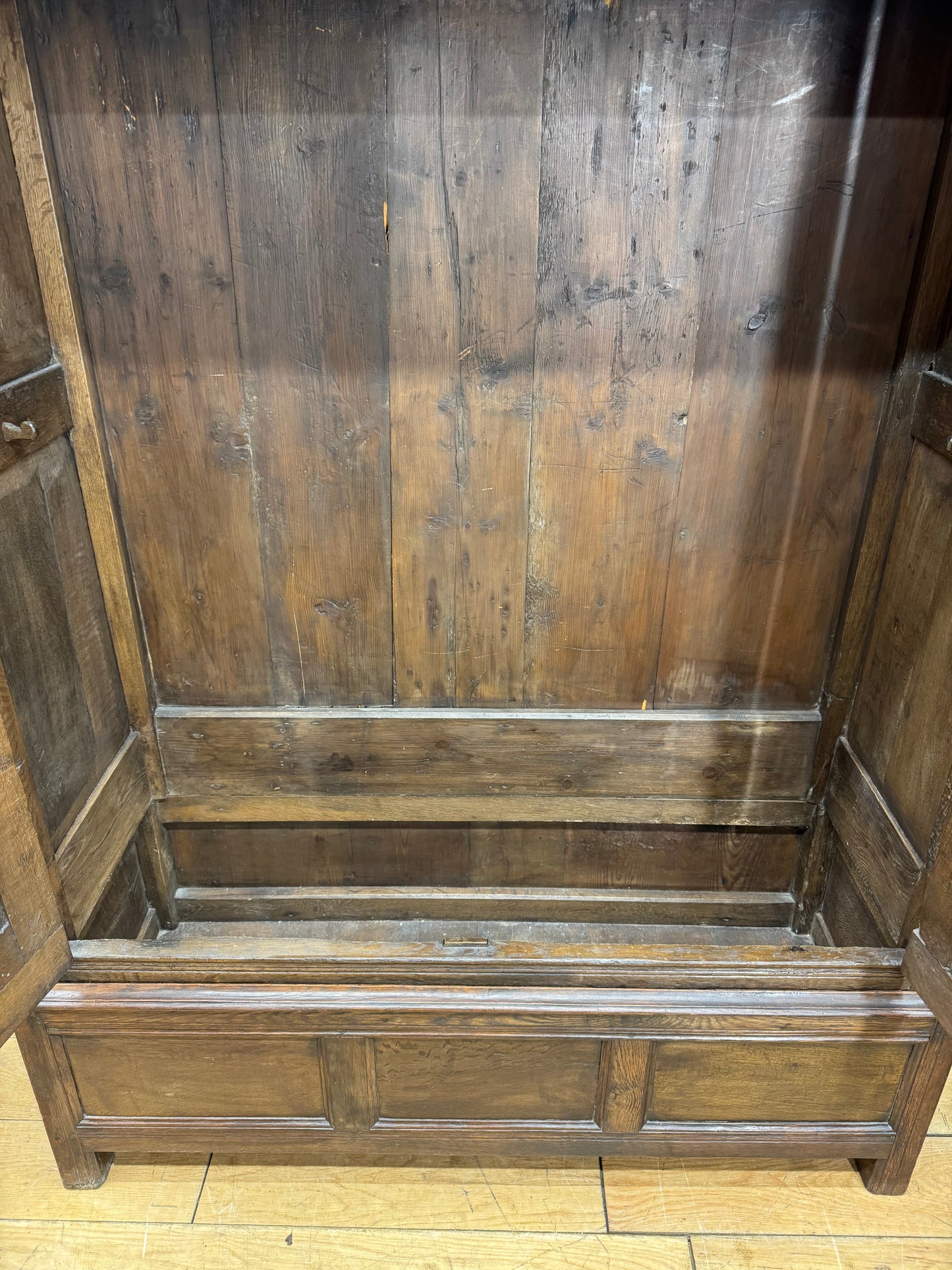 Large Antique Oak Linen Press Cupboard Wardrobe / 18th.C Hall Cupboard Cabinet