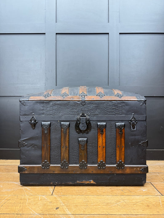 Antique Chest Trunk / Travelling Chest /Domed Top  / Blanket Box / Sideboard