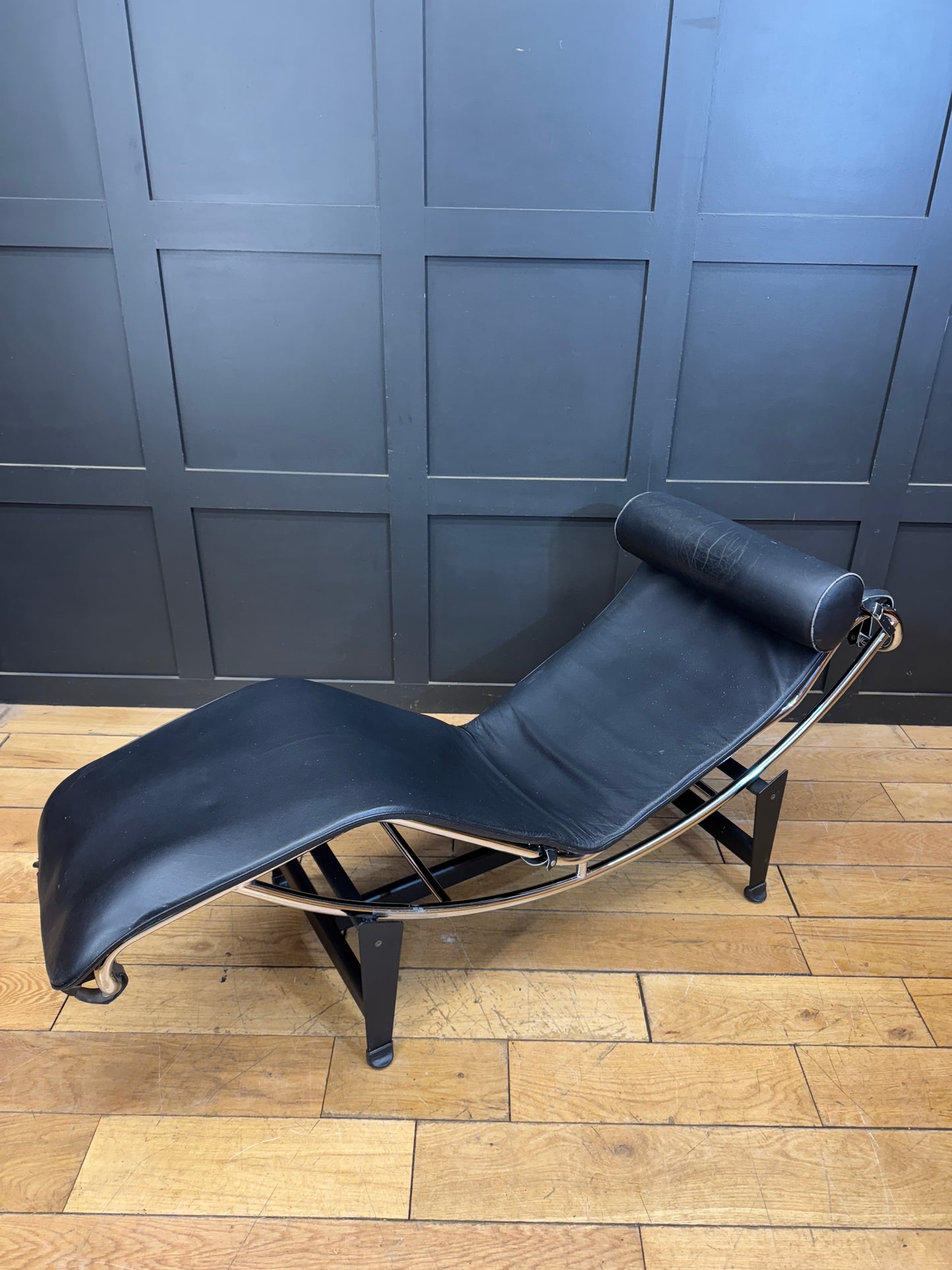 LC4 Chaise / Black Leather Lounge Chair / Reclining Chair / Armchair