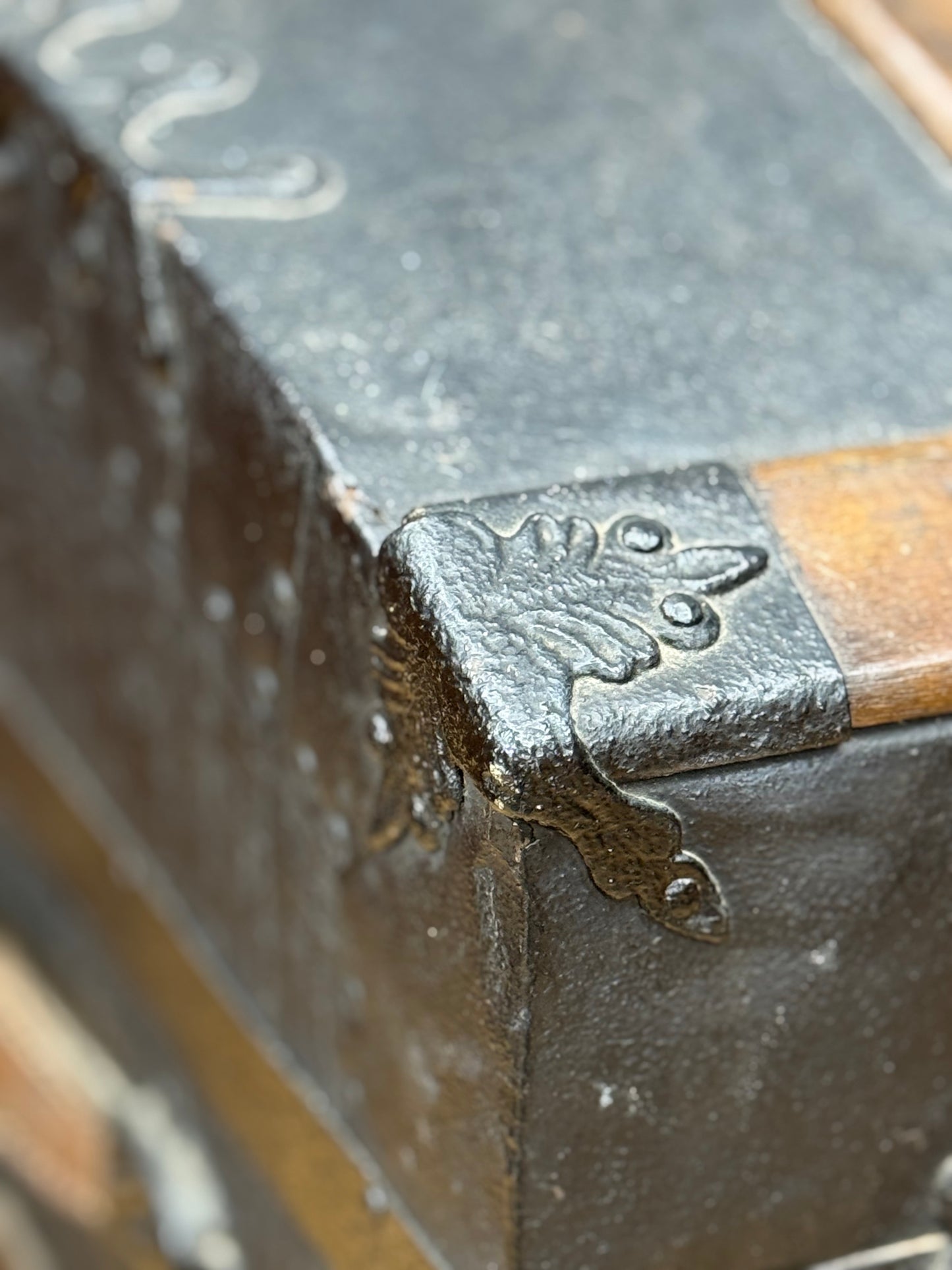 Antique Chest Trunk / Travelling Chest /Domed Top  / Blanket Box / Sideboard