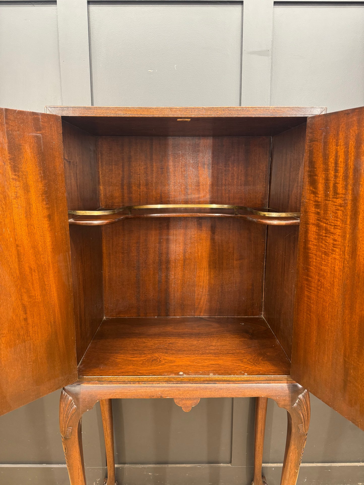 Vintage Cocktail Cabinet / Drinks Cabinet / Drinks Cupboard / Storage