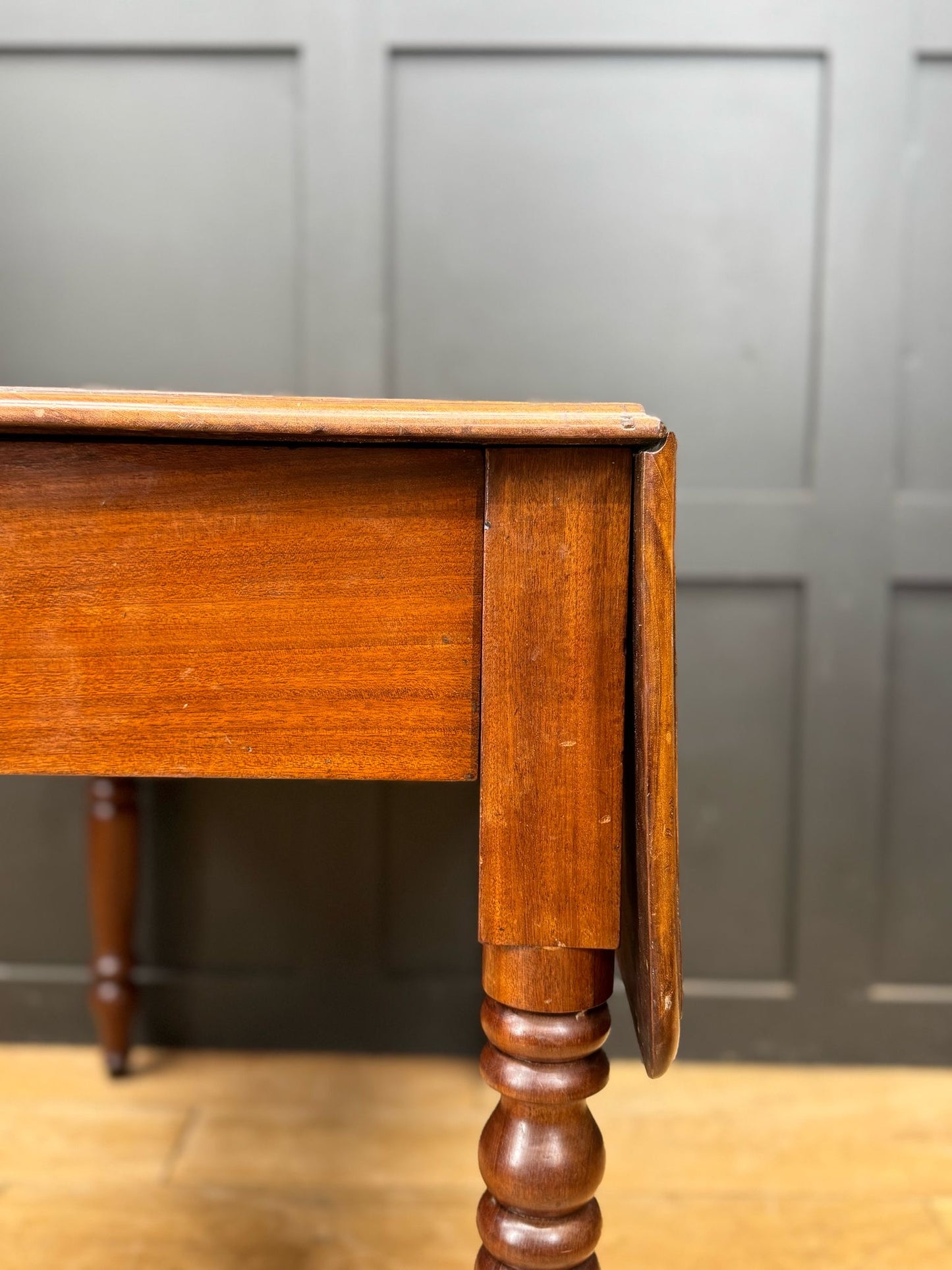 Antique Extending Mahogany Pembroke Table / Drop Leaf Sideboard With Drawer