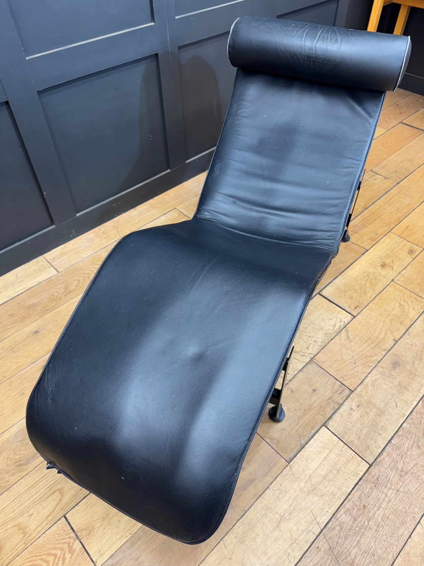 LC4 Chaise / Black Leather Lounge Chair / Reclining Chair / Armchair