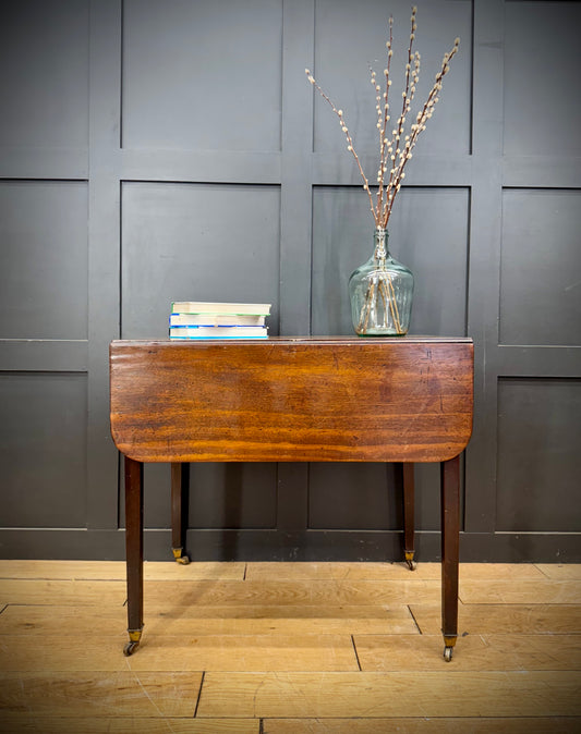 Antique Drop Leaf Mahogany Table Games Tea Table  / Occasional Side Lamp Table