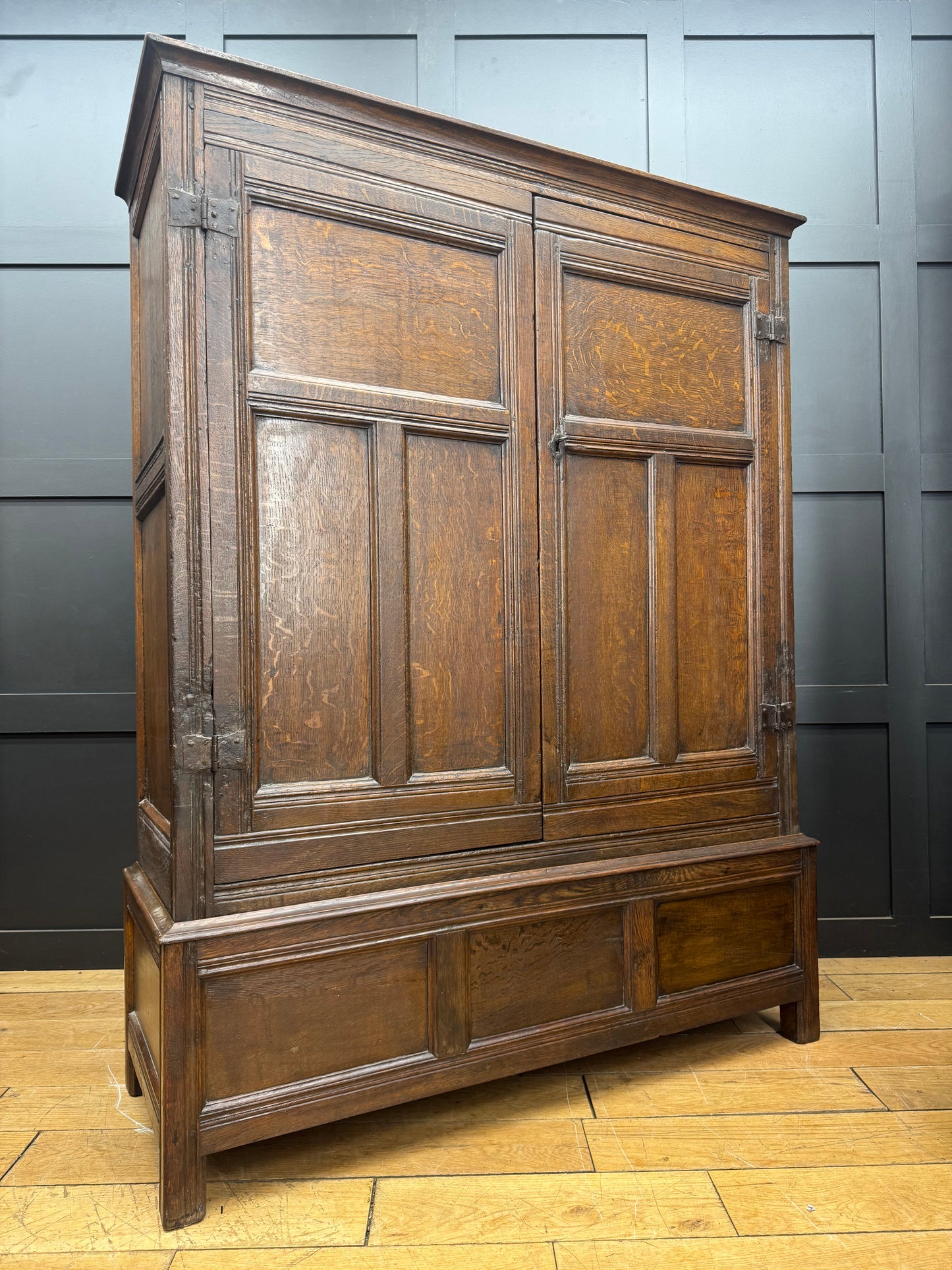 Large Antique Oak Linen Press Cupboard Wardrobe / 18th.C Hall Cupboard Cabinet