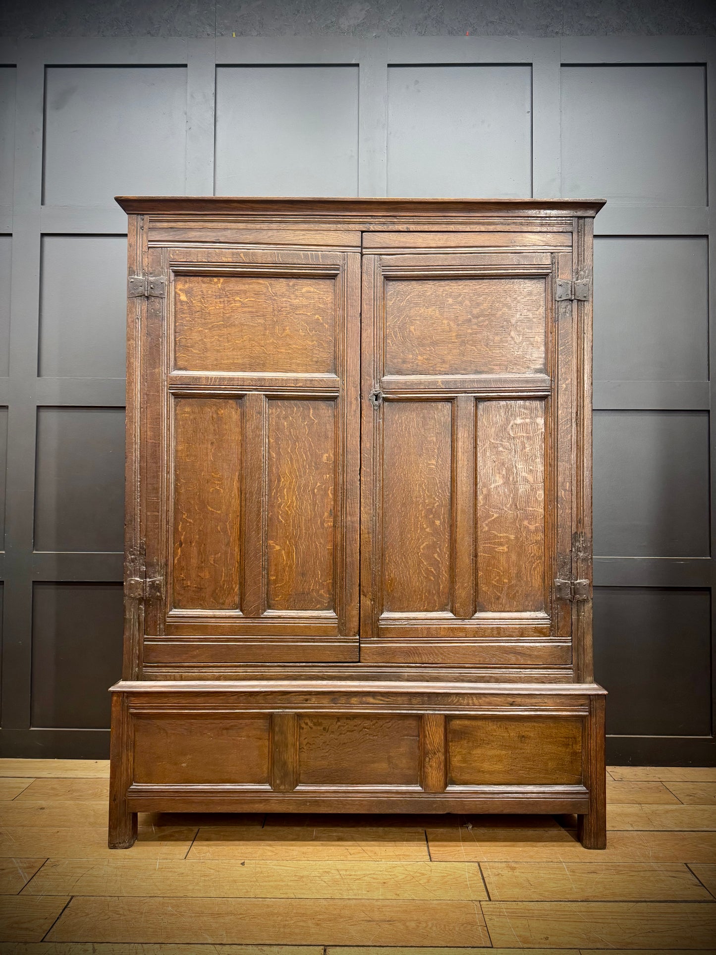 Large Antique Oak Linen Press Cupboard Wardrobe / 18th.C Hall Cupboard Cabinet