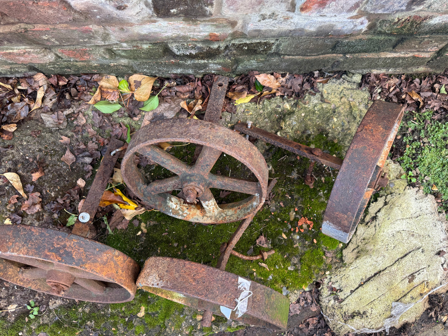 4 X Antique Vintage Cast Iron Shepherds Hut Cart Wheels With Axles