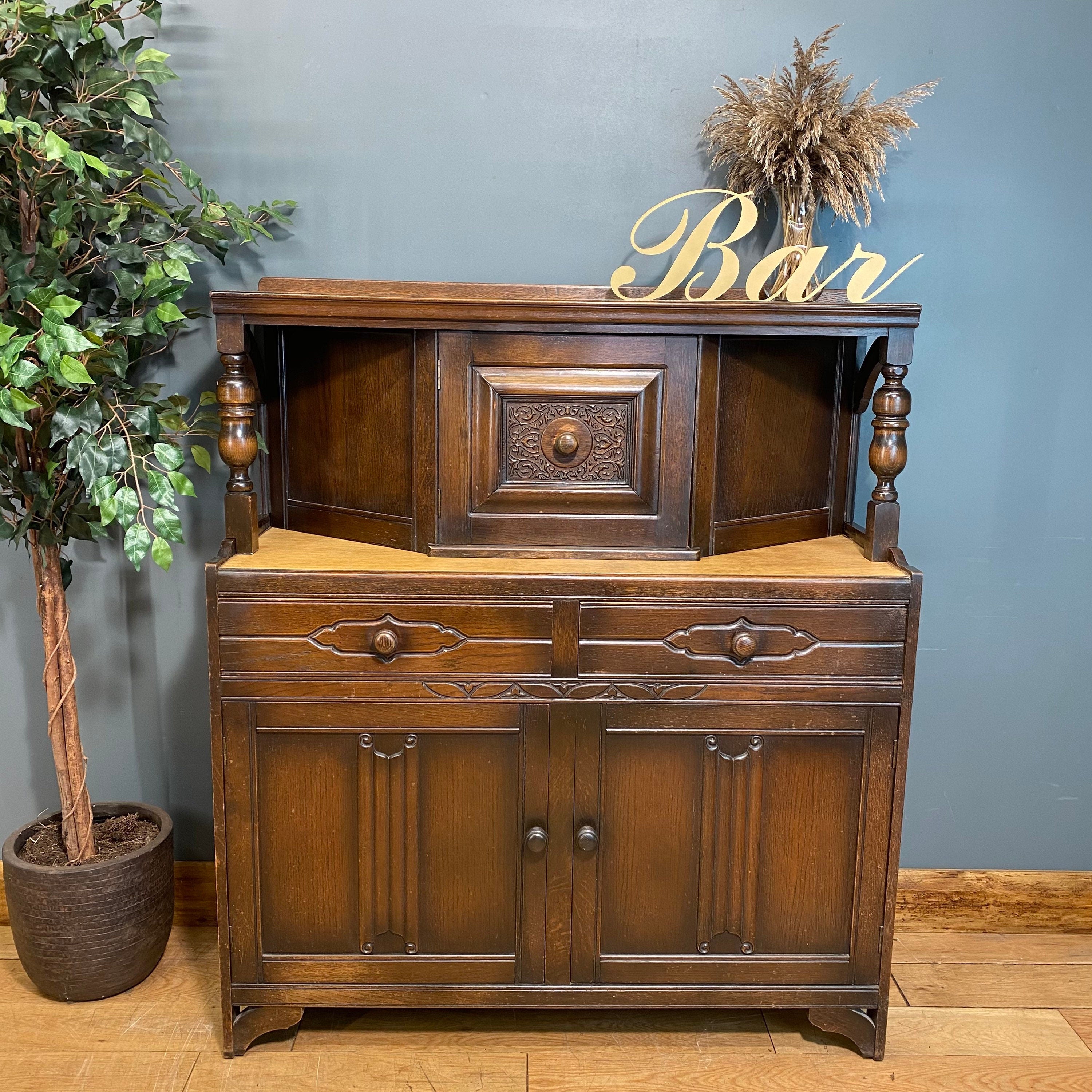 Oak sideboard deals dresser